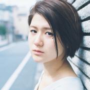 カットするのは勿体ない！長め前髪で女らしさをアップさせよう