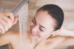 お顔が冷えると肌トラブルに！？肌を温めるための工夫3つ