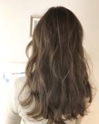 どんなカラーにするか悩んだら、透明感あるヌーディーベージュで最旬スタイルに♡