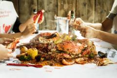 原宿に手掴みシーフードダイニング「キャッチ ザ ケイジャン シーフード」OPEN