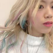 黒髪だけどカジュアルに変身！ヘアチョークで簡単カラー投入！