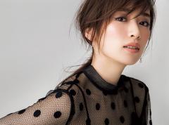 どんなファッションとも相性◎ ワンランク上の洗練された女性になるには“ベージュ”を使