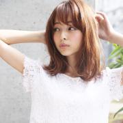 髪型に迷ったらこれ！伸ばしかけミディアムはパーマでおしゃれに楽しむ♡