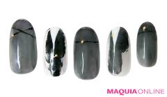 アーティスティックに楽しむ、モダンな「モノトーン」ネイル | beautygirl ONLINE（マキアオンラ