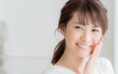 センスがあってかわいらしい！ ママ世代にぴったりの、大人のピンクメイク