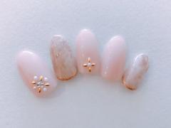 ピンク×ゴールド×花モチーフでフェミニンに【365日ネイル】 |