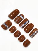 トレンドカラーのブラウンベースに、ブルーラインをプラス【365日ネイル】 |