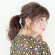 たった5分で完成！ ざっくり手ぐし風が可愛い大人ポニーテール | lMAQUIA