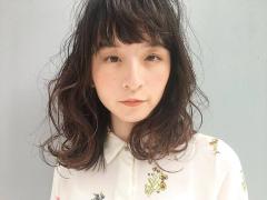 “地毛風”だけどオシャレ♡【暗髪でも透けるカラー】と“作りこみ過ぎない”スタイリン