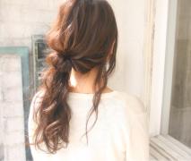脱ワンパターン！忙しい朝にもおすすめ簡単ロングまとめ髪アレンジ集