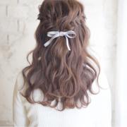 結婚式向け髪型は上品清楚な編み込みアレンジを楽しみたい♡