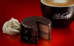 マックカフェ、贅沢なチョコレートスイーツが今年も復活　ホイップクリームをつけて召し