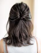 くるりんぱヘアアレンジ｜ミディアムもロングも！くるりんぱの応用で簡単こなれヘア |