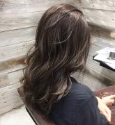 アッシュグレーは暗めがトレンド！クールな雰囲気をまとっておしゃれにイメチェンを