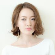 簡単な外ハネ巻きでノーバングボブをおしゃれにカジュアルダウン | lMAQUIA