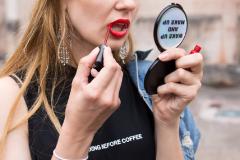 お肌に負担？「落ちないメイク」に隠された秘密とは・・・