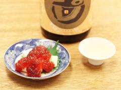 「鮭」をまるっと一匹食べ尽くせ！ 行列のできる鮭専門店と姉妹店『しゃけスタンド』をは