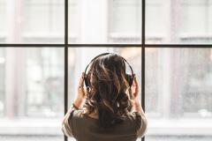 男性ボーカルが心に染みる。秋に聴きたい切ない洋楽