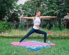 1日1分お家で簡単♡お金をかけずに真似できる目的別「ヨガ動画」10選