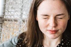 カサついてヒリヒリ。「乾燥性敏感肌かも」と思った時の対処法5つ