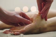 足つぼマッサージでやせるの？ゴリゴリしこりの正体は・・・