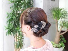 エレガントに華やか！ねじるだけで完成、簡単ネープシニヨンヘアアレンジのやり方