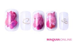 もっと大胆に、カラーが躍る「塗りかけ」ネイル | lMAQUIA