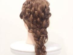 お呼ばれヘアに！プリンセスのような大人ガーリーな三つ編みスタイルで乙女チックに
