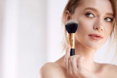 顔のバランスを整えて「横顔美人」になれるメイク術♡