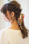 スカーフで簡単におしゃれヘアアレンジ！大人っぽくイメチェンが叶うアレンジ集