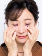 お手軽マッサージ！ メイク直しをしながら目の下のくまをなかったことに！ |