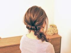 ワンサイドアレンジで色っぽさ2割増しをねらう！ 簡単片側寄せヘアアレンジ