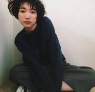 秋のショートはラフに寝起きっぽく。“くしゅっ”で魅せる季節アンニュイ。