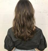 肌をキレイに見せてくれる！？女の子に良いことづくめな「カーキ系」カラーの魅力紹介し