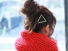 マフラーのボリューム感を黄金バランスに！ルーズ感がかわいい簡単お団子ヘアアレンジ☆