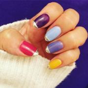 おしゃれで真似したくなる！冬にぴったりな「5色ネイル」の配色10選