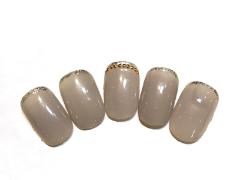 シルバーラメ×ゴールドスタッズのダブルライン【365日ネイル】 |