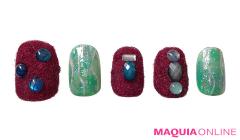 今年らしいボルドー「ベルベット」ネイルは、天然石の輝きでドレスアップ！ | lMAQUIA