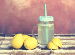 さむ〜い朝に温まる♡キレイが続く「ホットレモンウォーター」の作り方