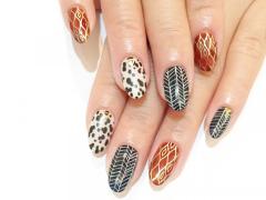 秋冬大人気のデザイン！ べっ甲ネイル、モノトーンネイルでコーデに合わせたネイルを楽し