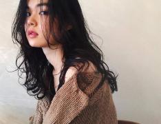 2017年のカワイイやカッコイイはウィンターウェットスタイルで表情を作る。