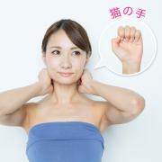 むくみ解消！ ダイエット美容家・本島彩帆里さんおすすめのデコルテマッサージ | lMAQUIA