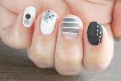 「モノトーン × マット」で仕上げる、大人の北欧ネイル