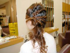 【三つ編み×ロープ編み】長時間持つパーティー向けサイドアップヘアアレンジ！