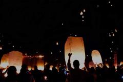 富士山麓にランタン200個が舞う！「ランタン祭り」で幻想的な非日常体験