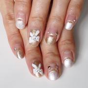 ホワイト×ゴールドで年始までOK！上品ゴージャスなクリスマスネイル【ギ☆のセルフネイル