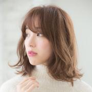 ナチュラル美人を約束する、肩レングス×ラフカールの愛されミディアム | lMAQUIA
