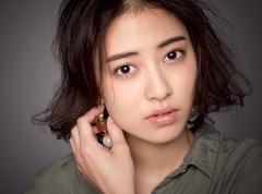 佐々木希さん風眉は多色パウダーで簡単に作れる！ ナチュラルさが好印象◎ |