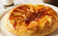 クリスマスの食卓に！サクッと作れて大満足♡「焼きりんごケーキ」のレシピ