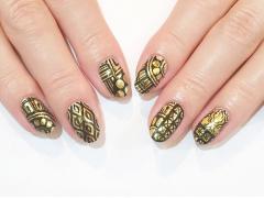 クリスマス＆年末年始にオススメ！ きらめくゴールドアートネイルデザイン